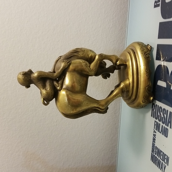 Statue - Picture 2 of 5